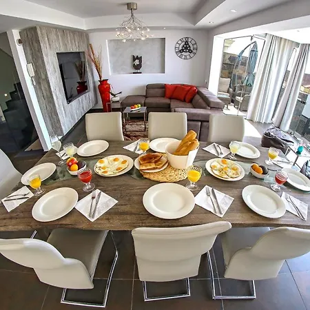 Nela Вилла Чайофа