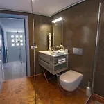 Nela Villa *